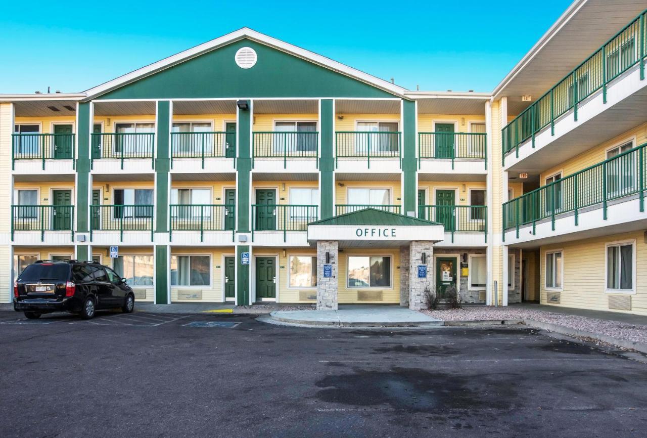 Hometowne Studios By Red Roof Colorado Springs - Airport Extérieur photo